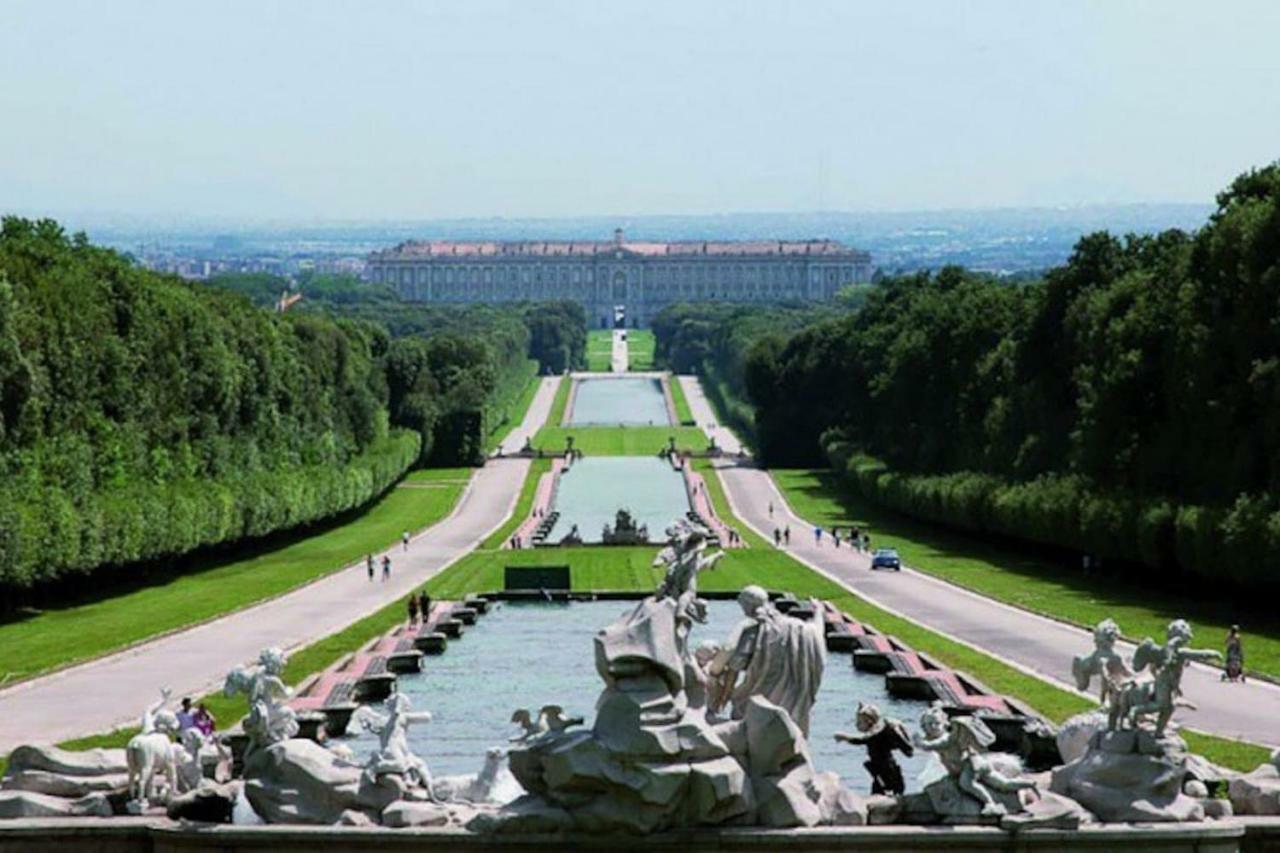 Apartamento L'Approdo del Re Caserta Exterior foto